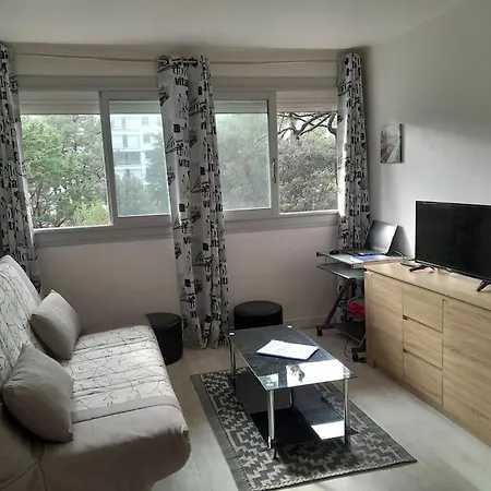 Studio Meublee Tour St Clair Daire